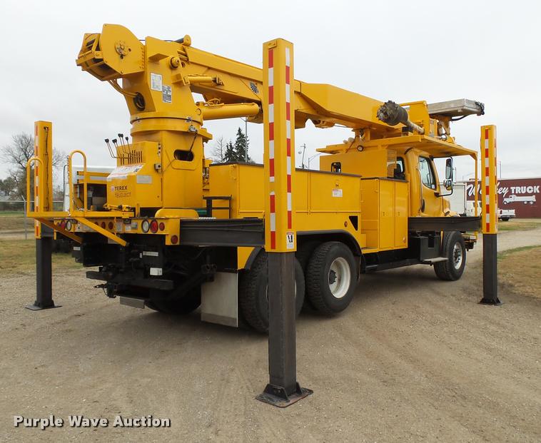 image for item K1026 2007 Freightliner Business Class M2  digger derrick truck