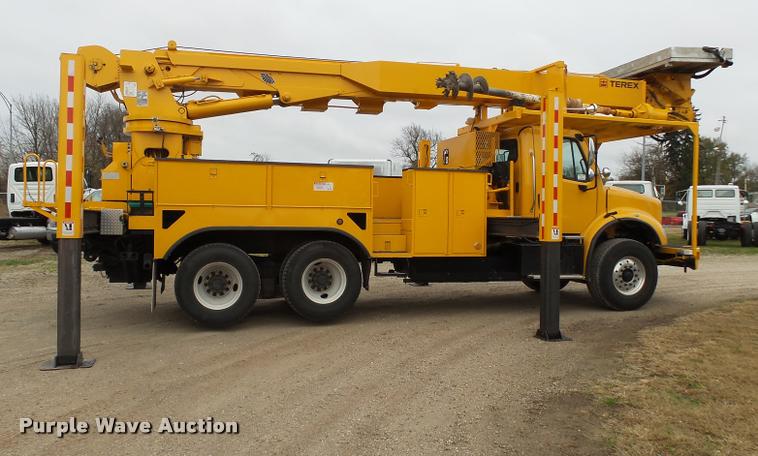 image for item K1026 2007 Freightliner Business Class M2  digger derrick truck