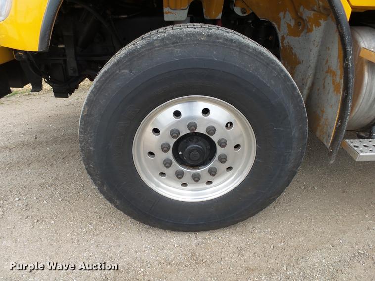 image for item K1026 2007 Freightliner Business Class M2  digger derrick truck