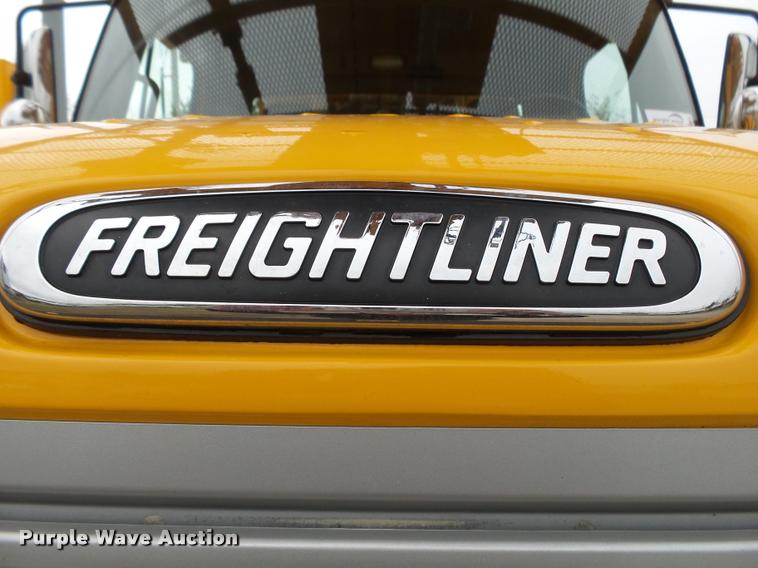 image for item K1026 2007 Freightliner Business Class M2  digger derrick truck