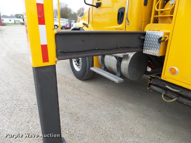 image for item K1026 2007 Freightliner Business Class M2  digger derrick truck