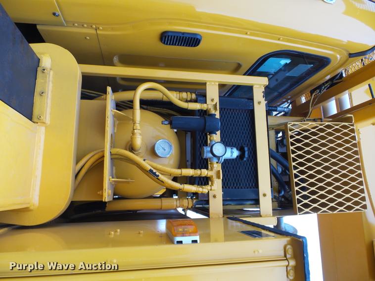 image for item K1026 2007 Freightliner Business Class M2  digger derrick truck