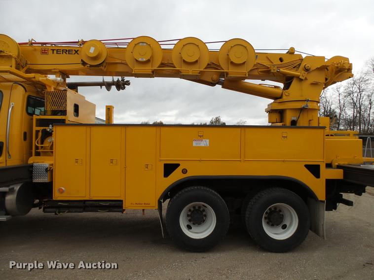 image for item K1026 2007 Freightliner Business Class M2  digger derrick truck