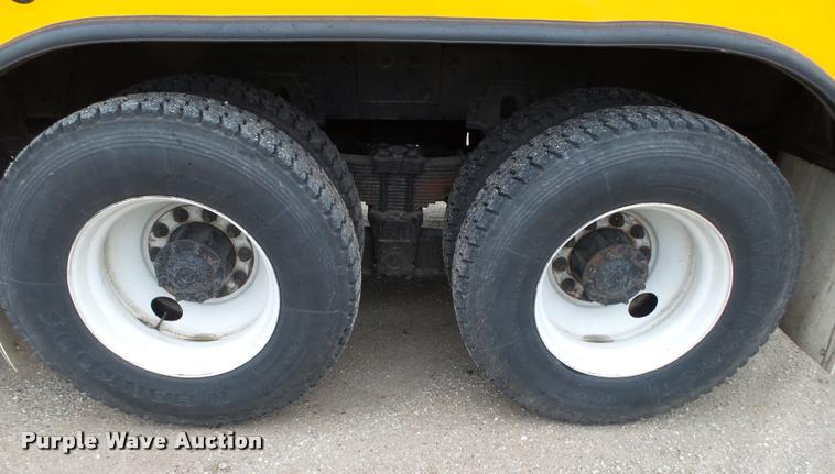 image for item K1026 2007 Freightliner Business Class M2  digger derrick truck