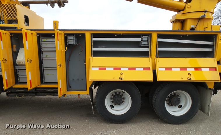 image for item K1026 2007 Freightliner Business Class M2  digger derrick truck