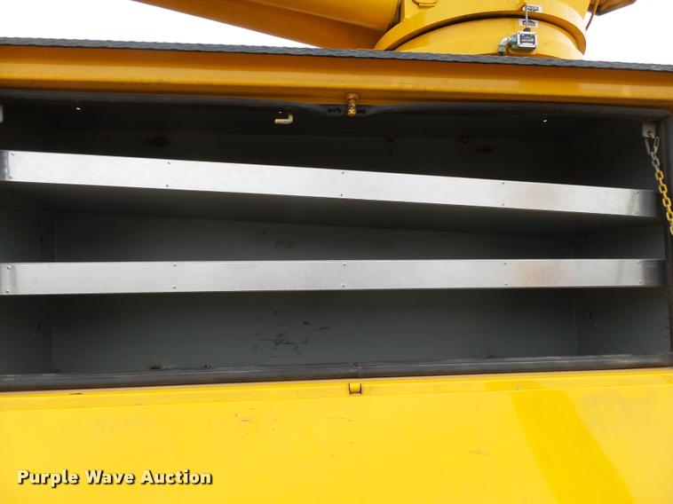 image for item K1026 2007 Freightliner Business Class M2  digger derrick truck