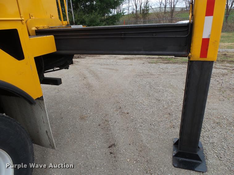 image for item K1026 2007 Freightliner Business Class M2  digger derrick truck