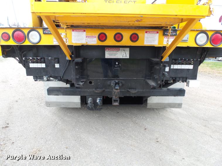 image for item K1026 2007 Freightliner Business Class M2  digger derrick truck