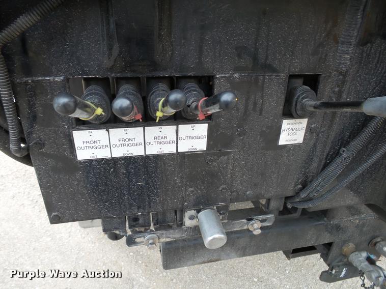 image for item K1026 2007 Freightliner Business Class M2  digger derrick truck