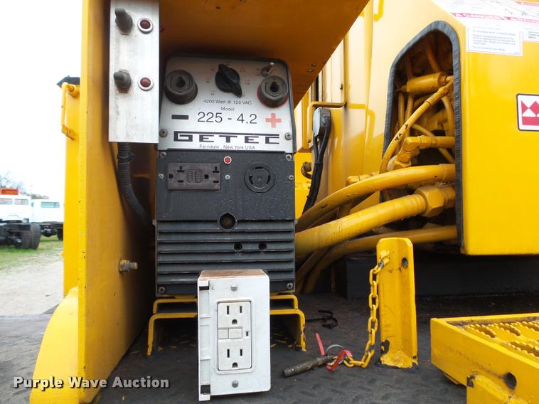 image for item K1026 2007 Freightliner Business Class M2  digger derrick truck