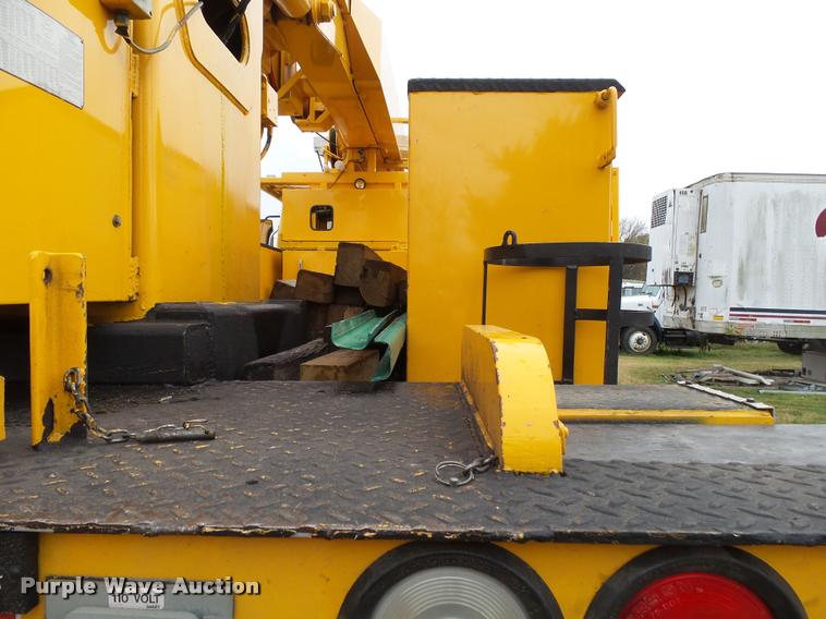 image for item K1026 2007 Freightliner Business Class M2  digger derrick truck