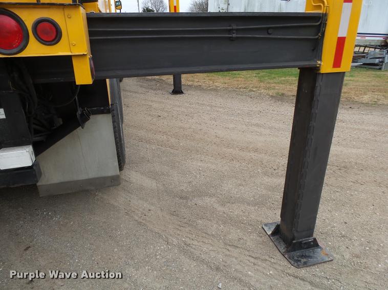 image for item K1026 2007 Freightliner Business Class M2  digger derrick truck