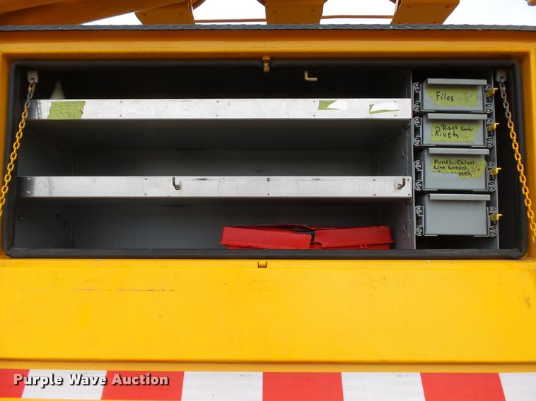 image for item K1026 2007 Freightliner Business Class M2  digger derrick truck