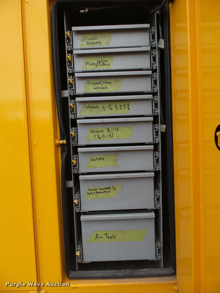 image for item K1026 2007 Freightliner Business Class M2  digger derrick truck