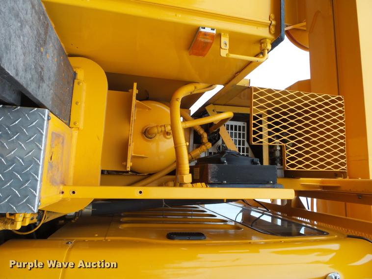 image for item K1026 2007 Freightliner Business Class M2  digger derrick truck