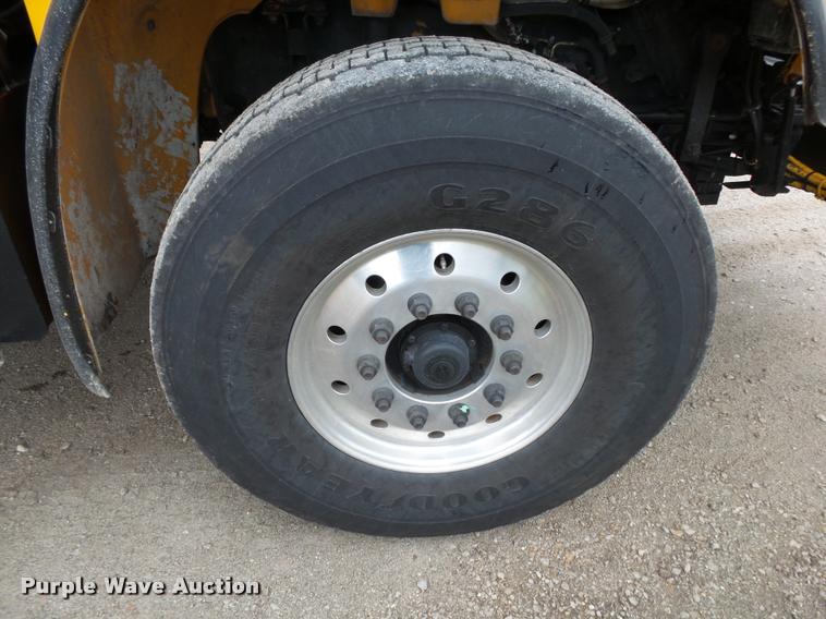 image for item K1026 2007 Freightliner Business Class M2  digger derrick truck