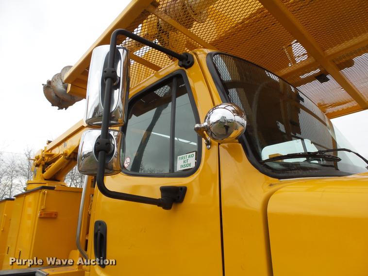 image for item K1026 2007 Freightliner Business Class M2  digger derrick truck