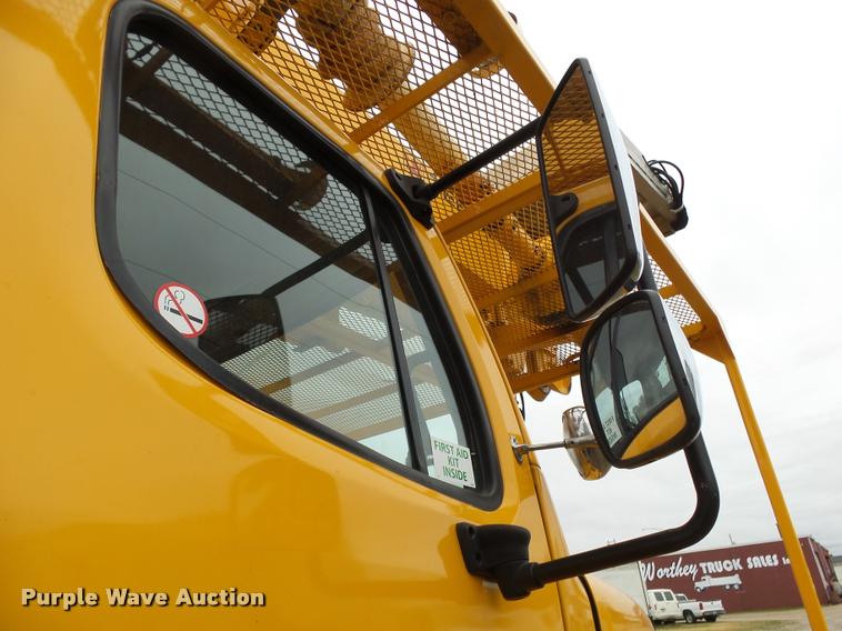 image for item K1026 2007 Freightliner Business Class M2  digger derrick truck
