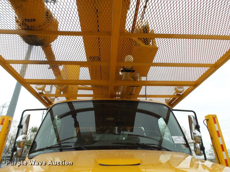 image for item K1026 2007 Freightliner Business Class M2  digger derrick truck