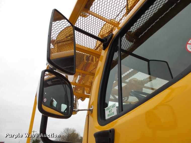 image for item K1026 2007 Freightliner Business Class M2  digger derrick truck