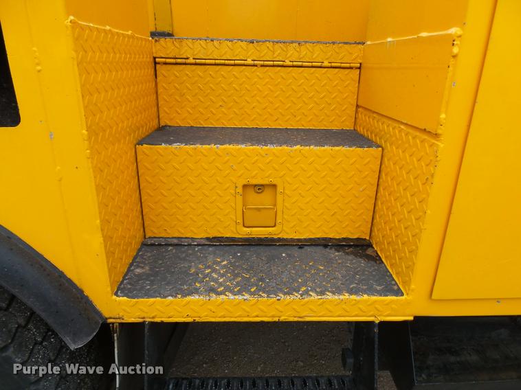 image for item K1026 2007 Freightliner Business Class M2  digger derrick truck