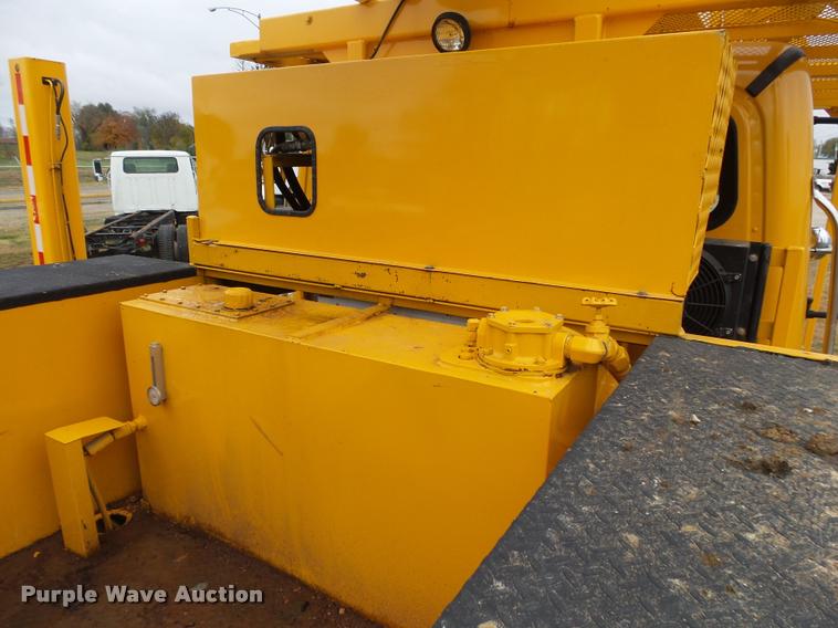 image for item K1026 2007 Freightliner Business Class M2  digger derrick truck