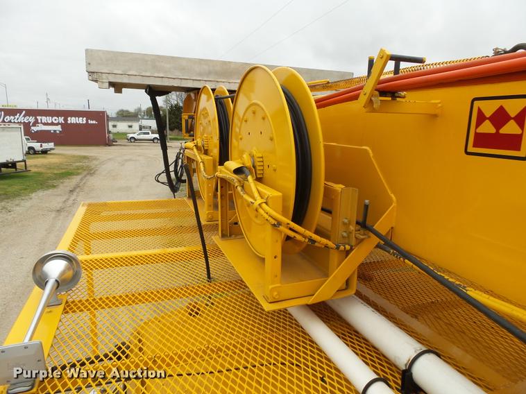 image for item K1026 2007 Freightliner Business Class M2  digger derrick truck