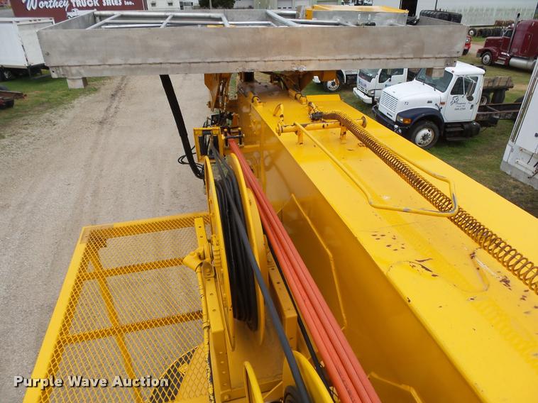 image for item K1026 2007 Freightliner Business Class M2  digger derrick truck