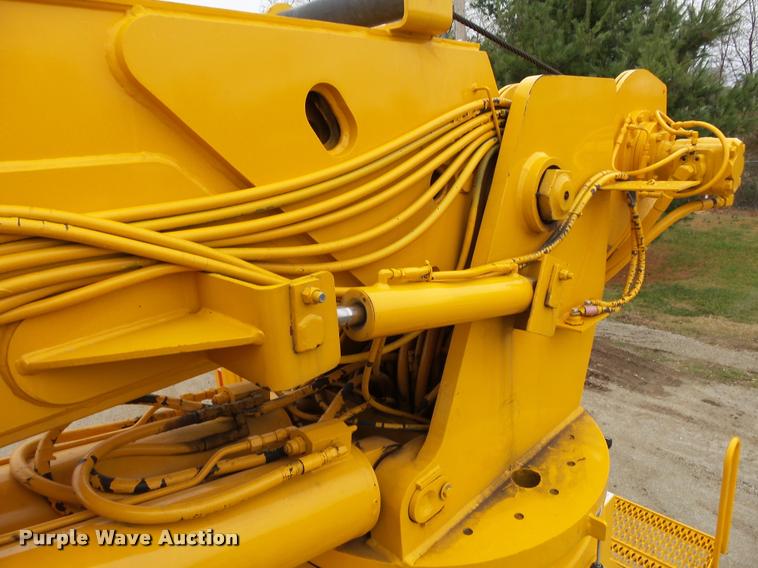 image for item K1026 2007 Freightliner Business Class M2  digger derrick truck