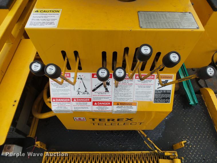 image for item K1026 2007 Freightliner Business Class M2  digger derrick truck