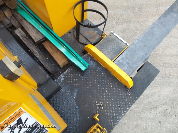 image for item K1026 2007 Freightliner Business Class M2  digger derrick truck