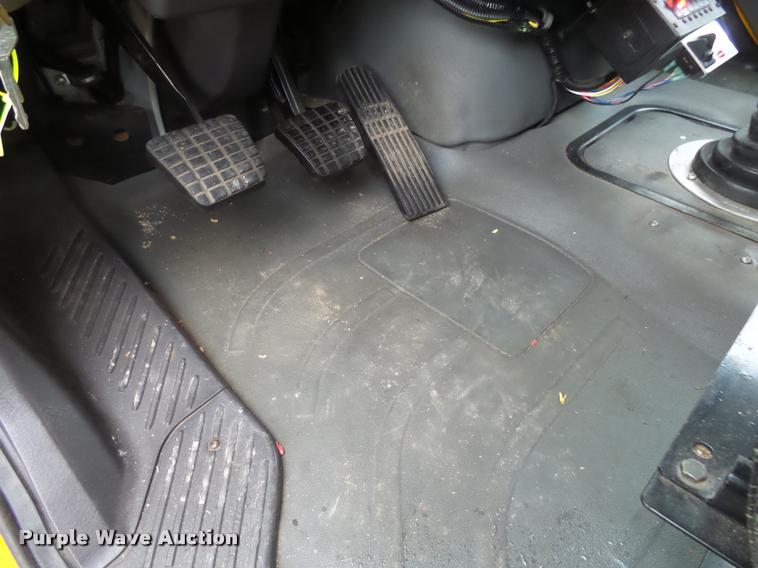 image for item K1026 2007 Freightliner Business Class M2  digger derrick truck