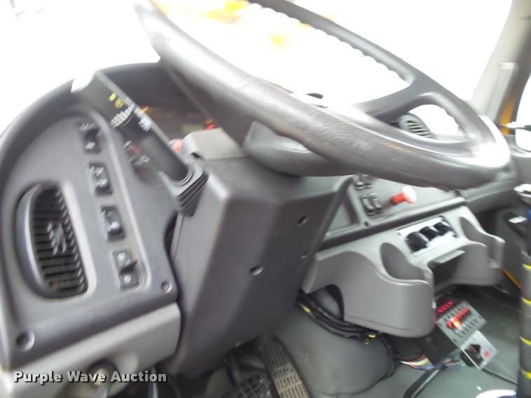 image for item K1026 2007 Freightliner Business Class M2  digger derrick truck