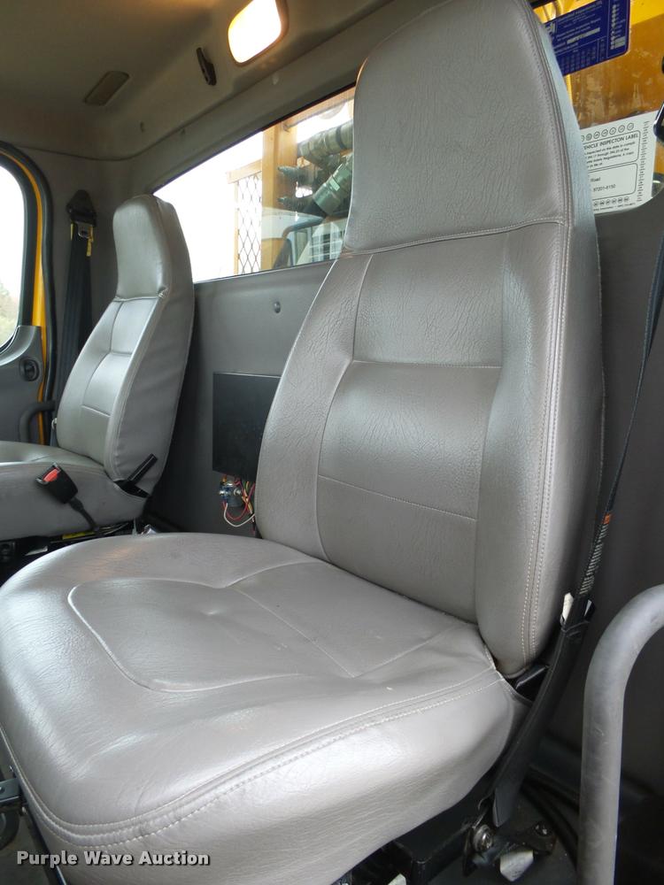 image for item K1026 2007 Freightliner Business Class M2  digger derrick truck