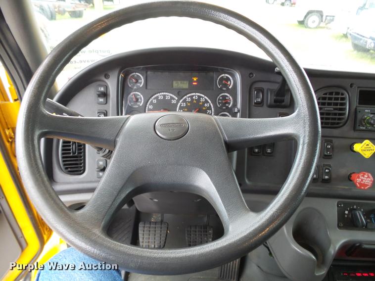 image for item K1026 2007 Freightliner Business Class M2  digger derrick truck