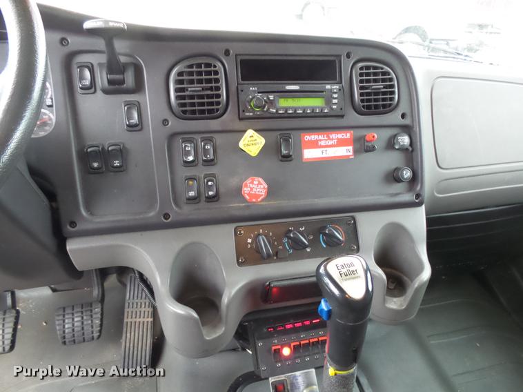 image for item K1026 2007 Freightliner Business Class M2  digger derrick truck