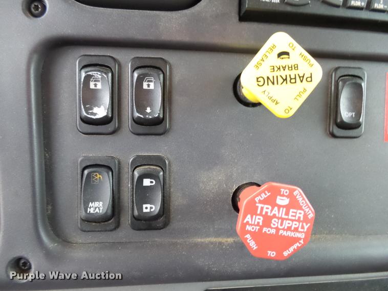 image for item K1026 2007 Freightliner Business Class M2  digger derrick truck