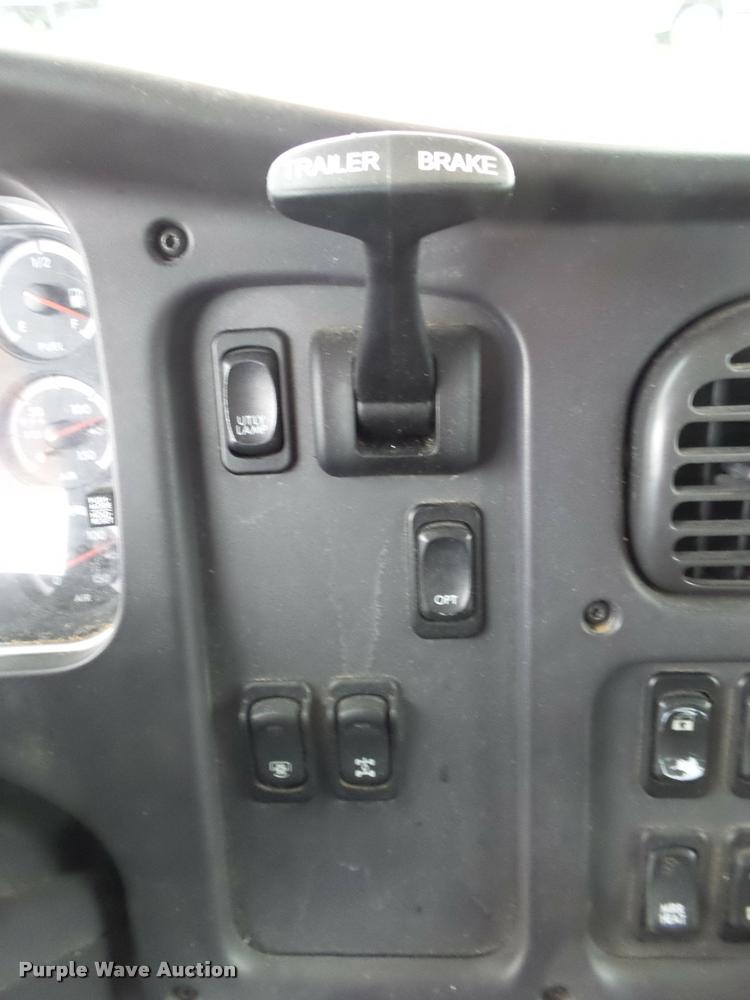 image for item K1026 2007 Freightliner Business Class M2  digger derrick truck