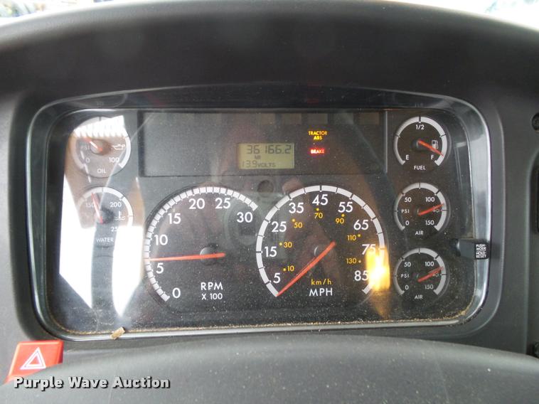 image for item K1026 2007 Freightliner Business Class M2  digger derrick truck