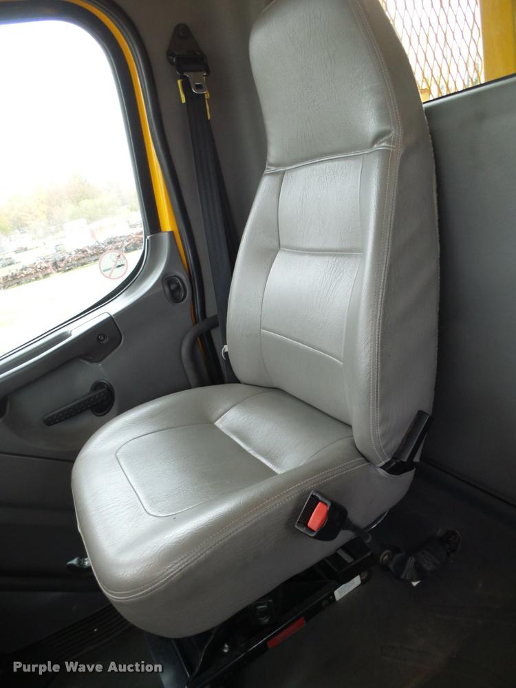 image for item K1026 2007 Freightliner Business Class M2  digger derrick truck