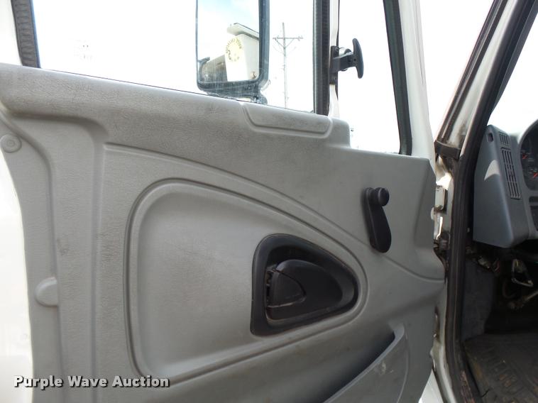 image for item K3087 2007 International 7400 refuse truck