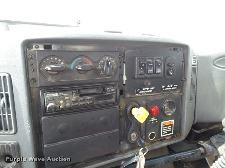 image for item K3087 2007 International 7400 refuse truck