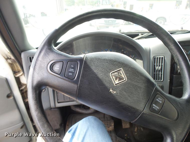 image for item K3087 2007 International 7400 refuse truck