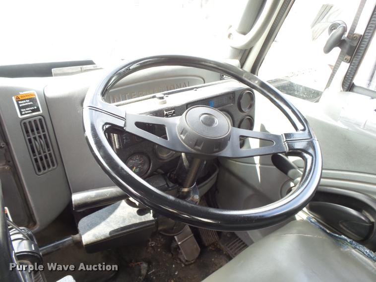 image for item K3087 2007 International 7400 refuse truck