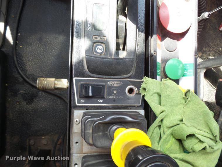 image for item K3087 2007 International 7400 refuse truck