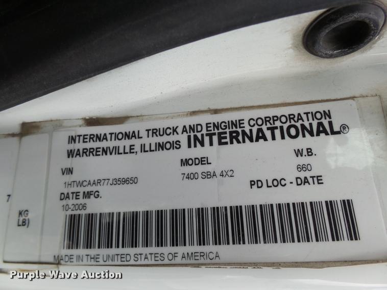 image for item K3087 2007 International 7400 refuse truck