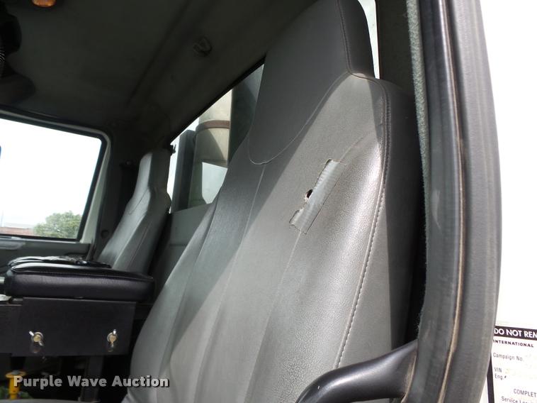 image for item K3087 2007 International 7400 refuse truck