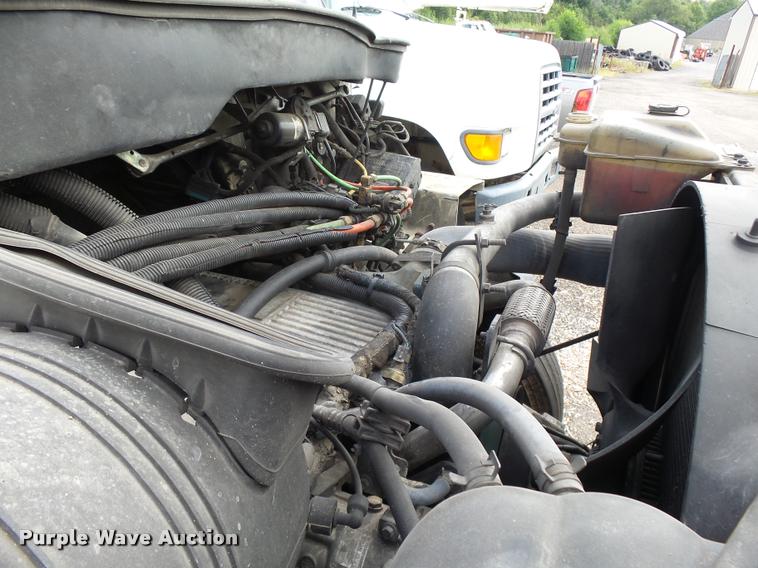 image for item K3087 2007 International 7400 refuse truck