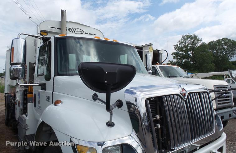 image for item K3087 2007 International 7400 refuse truck