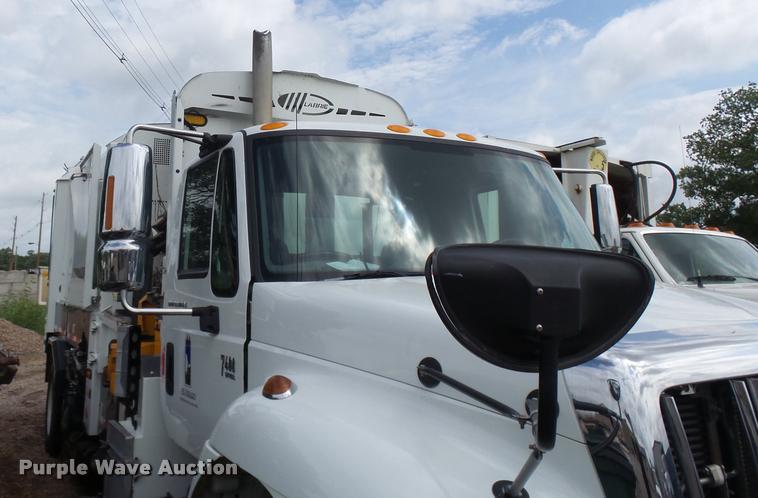 image for item K3087 2007 International 7400 refuse truck